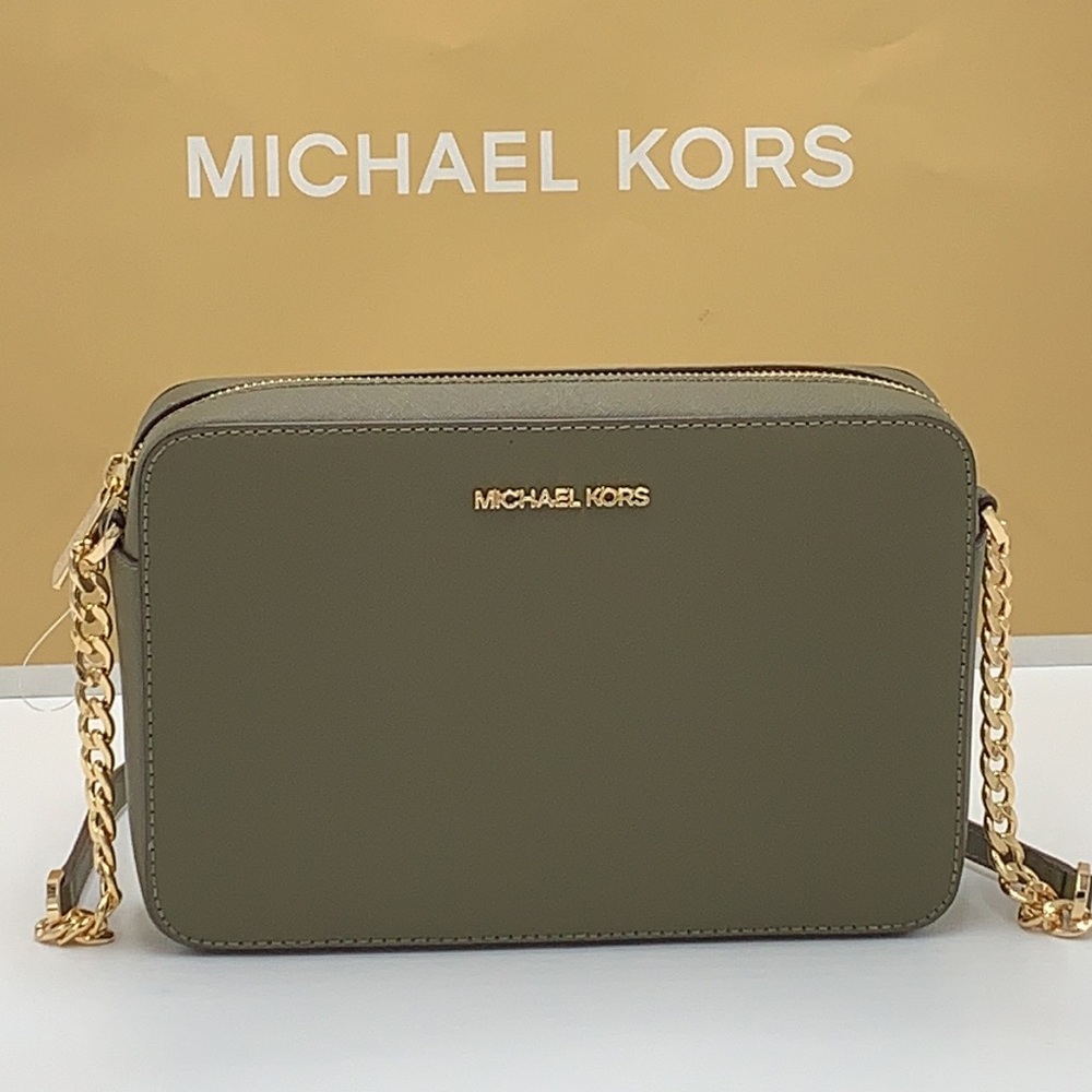 Michael Kors Jet Set Item Large East West Zip Crossbody Leather Olive
NWT - Picture 4 of 16